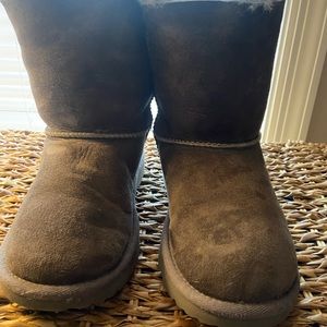 Gray uggs